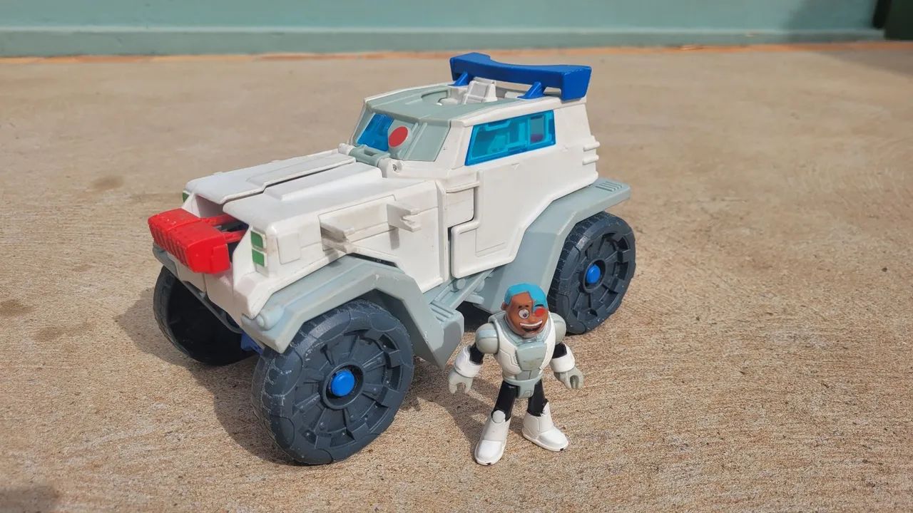 Carro Transformer do Cyborg