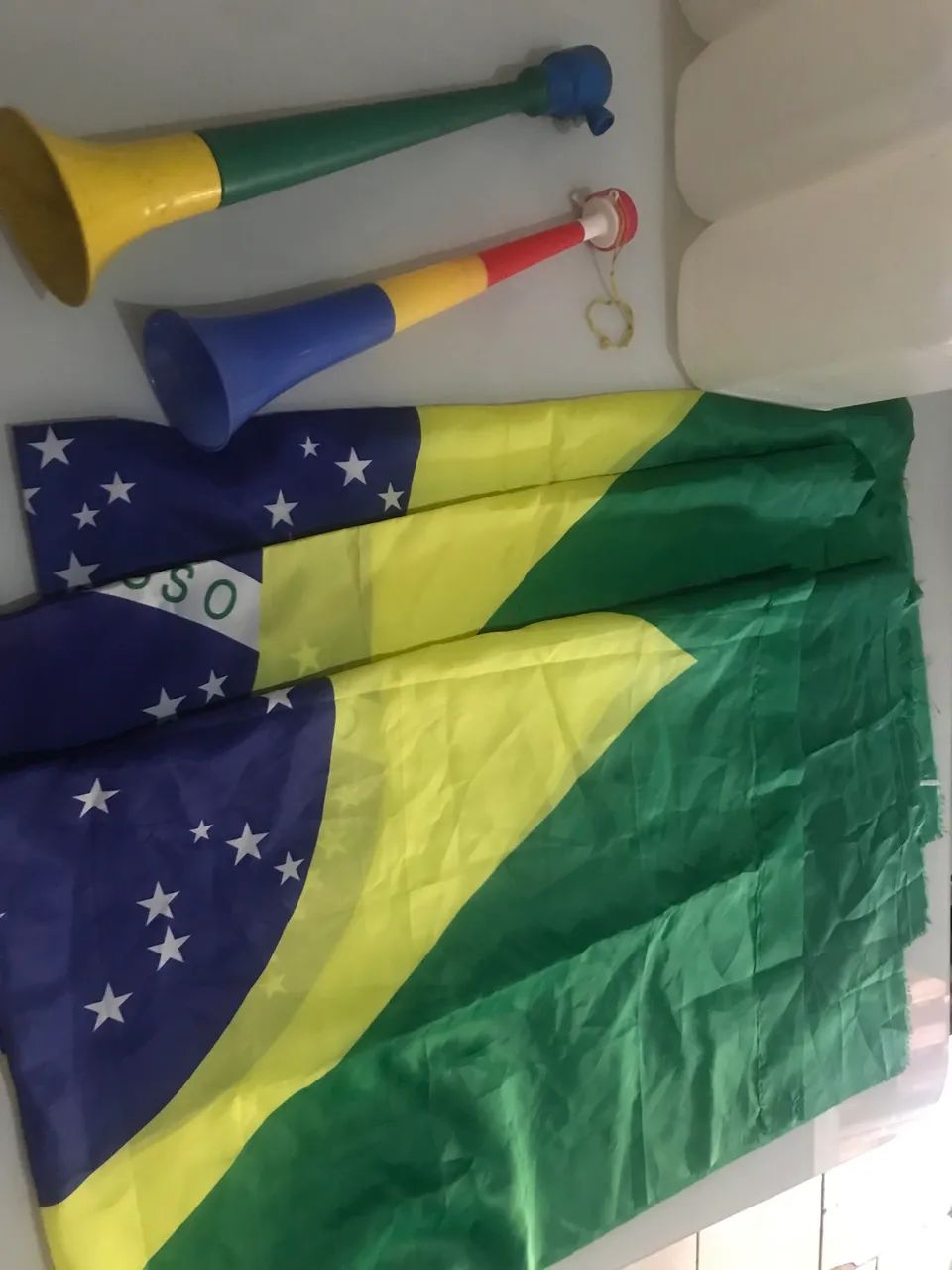 Bandeiras tamanho médio e cornetas  - Foto 4