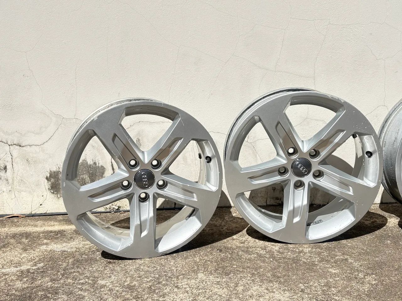 Vende-se Rodas Aro 17 AUD A3 ORIGINAIS - Foto 5