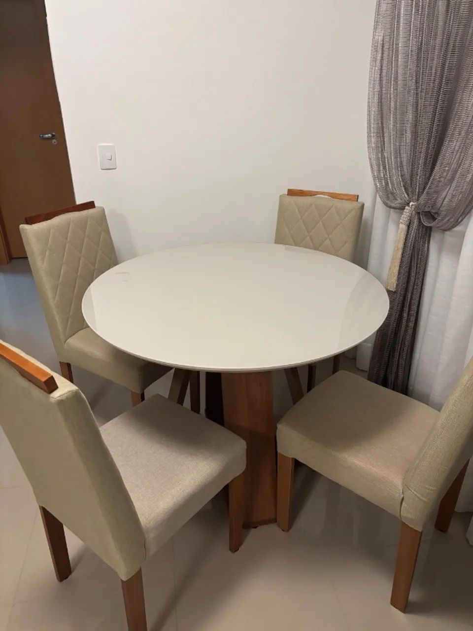 Mesa com 4 cadeiras - Foto 5