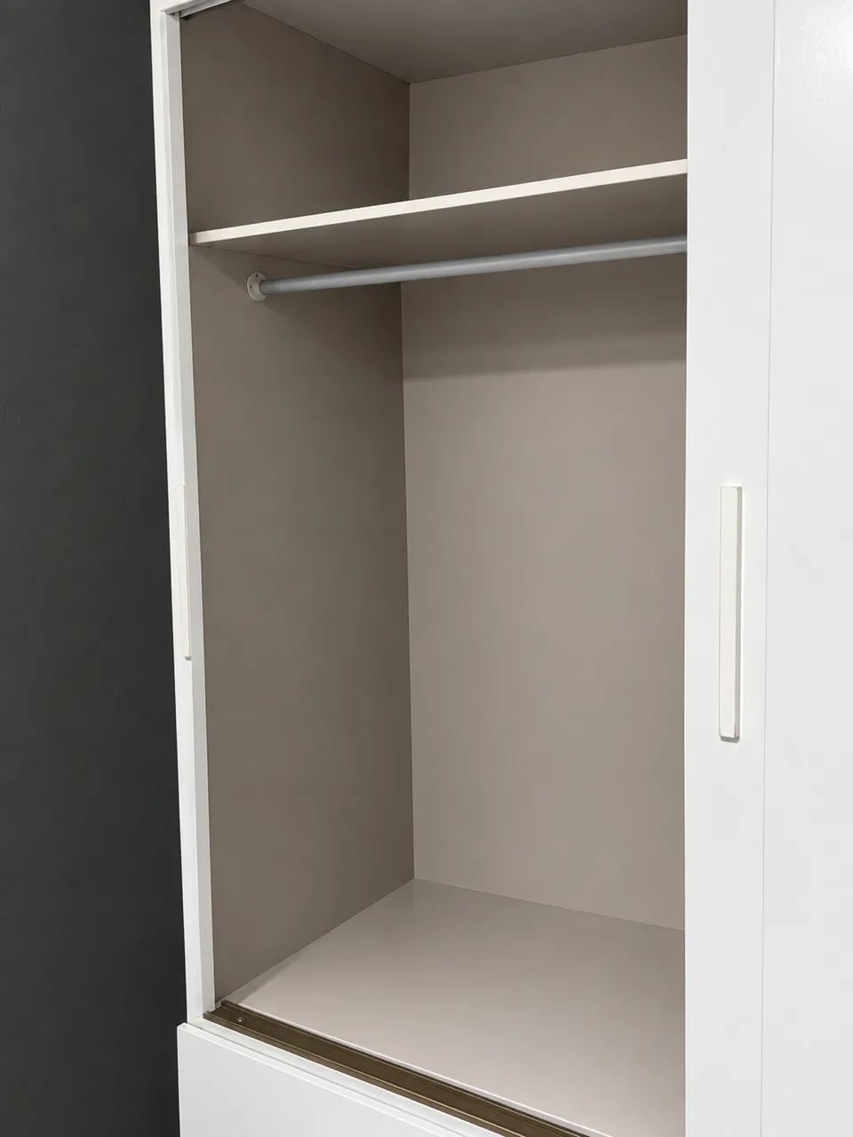 Guarda Roupa em ótimo estado  - Foto 2