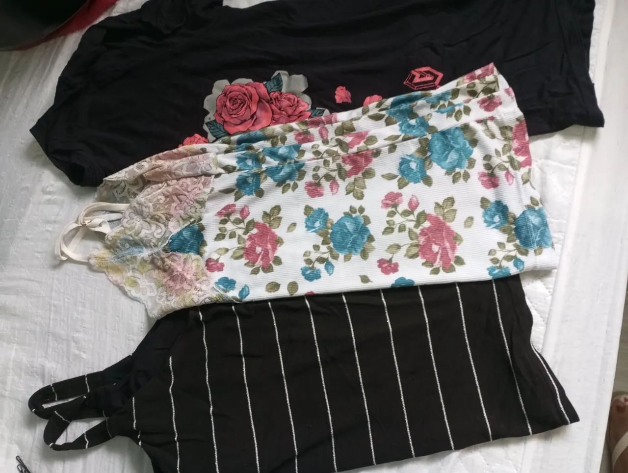 20 Blusinhas Femininas Variadas - Tamanhos P e M