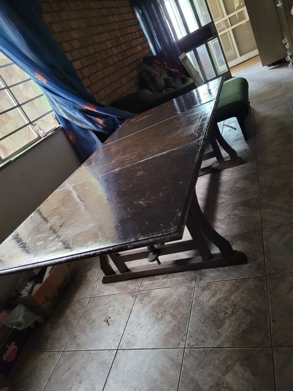 Mesa rústica em jacaranda