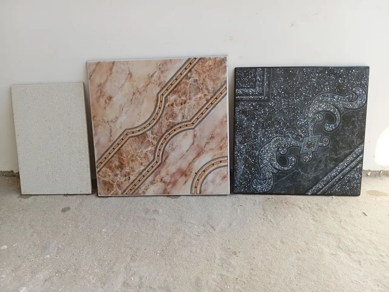 Vendo cerâmicas preta,marrom e branco 