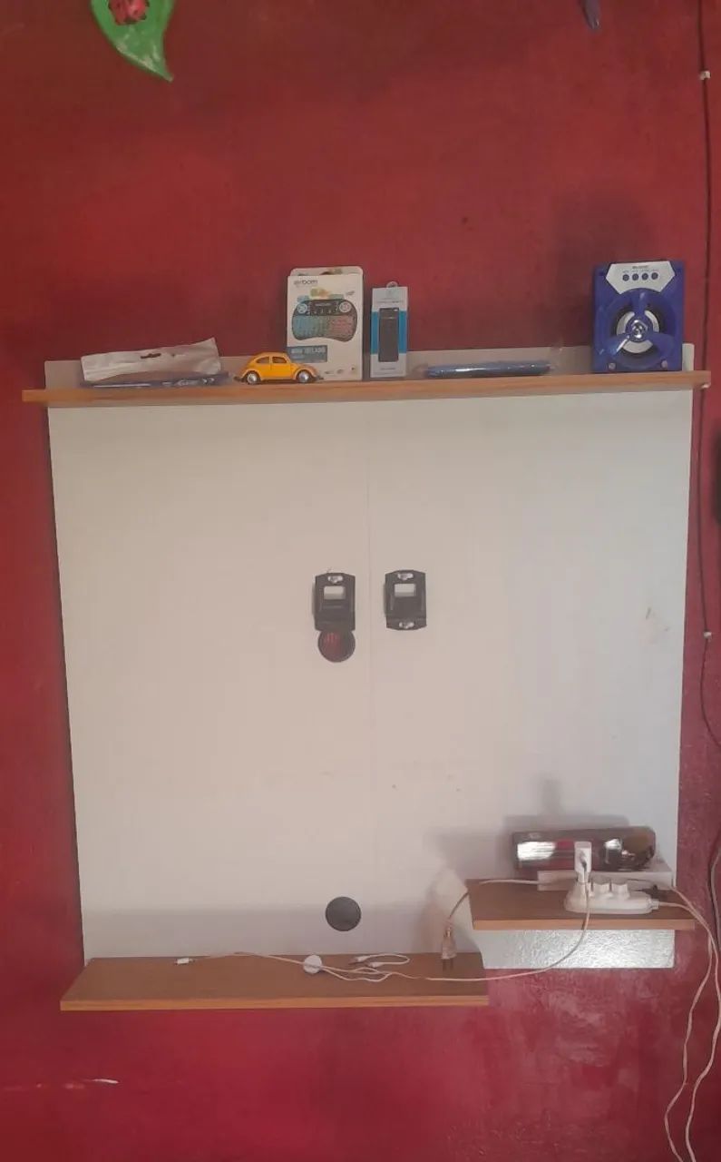 Painel suspenso Madrid para tv até 32 Polegadas- com Nichos lateral decorativos  - Foto 2