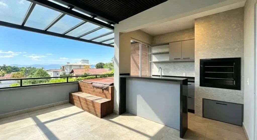 Alugo Casa, com 4 suítes, 04 vagas de garagem, no Centro de Florianópolis, com varanda gou