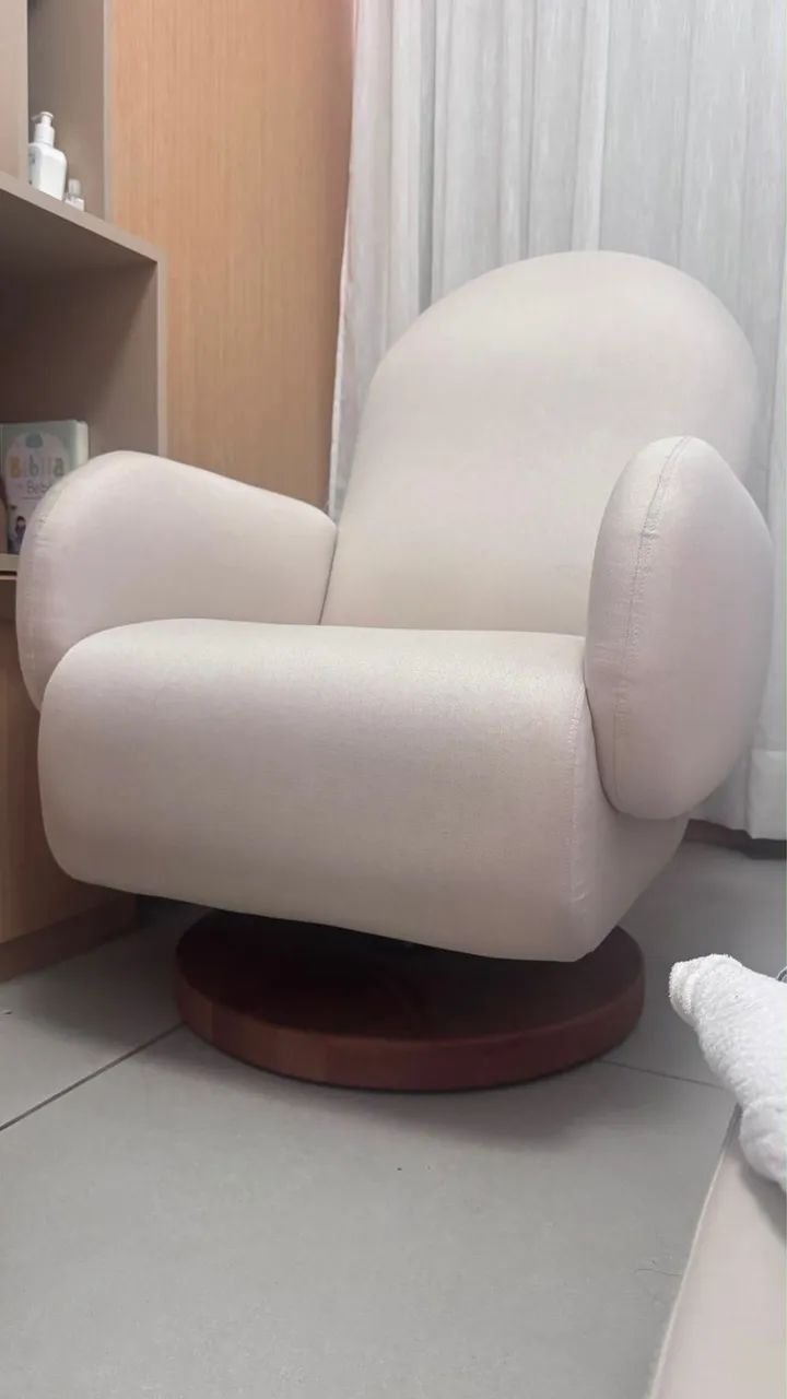 Poltrona de amamentação reclinável 360 + puff - Foto 3