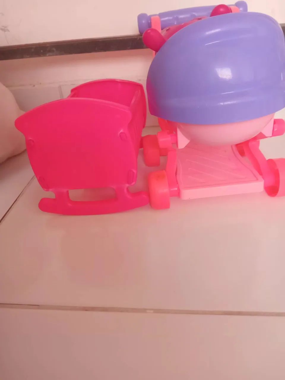 Kit Carrinho e Berço de Boneca Infantil - Usados em Ótimo Estado - Foto 3