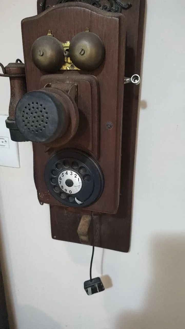 Antiguidsdes telefone antigo de madeira - Foto 4