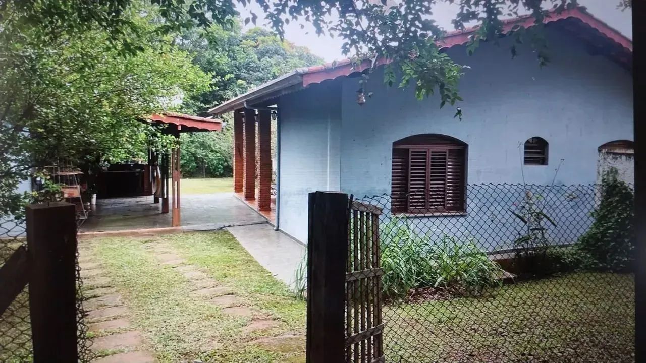 Chacrinha 1.000 m² , 4 Dormitórios  Próxima do Centro em   Piracaia