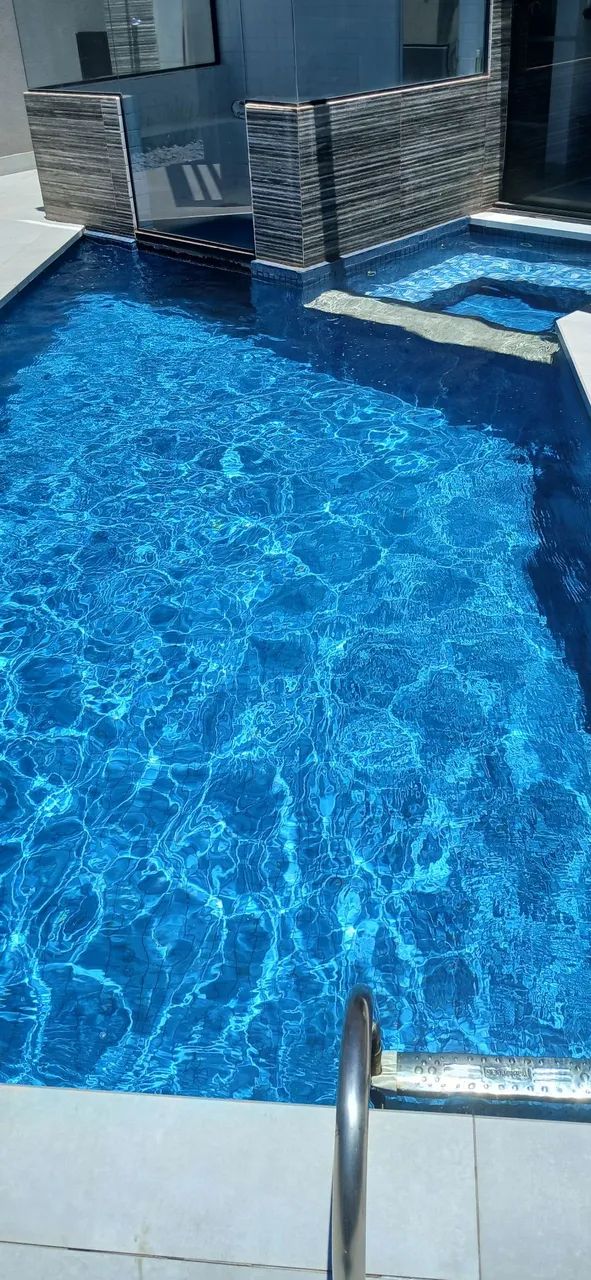 Piscineiro profissional em tratamento 