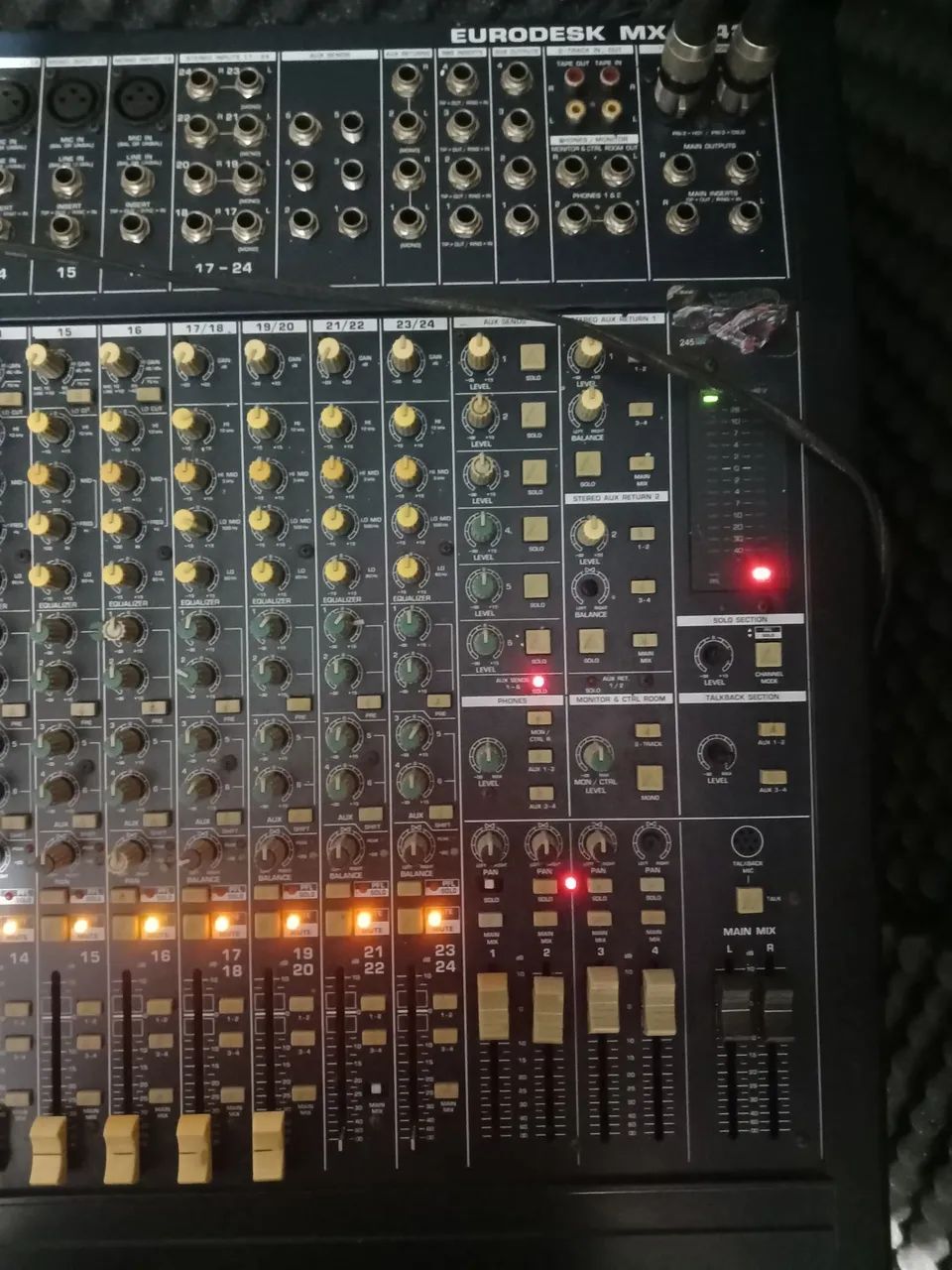 Mesa  Behringer Eurodesk MX 2442A  - Foto 4