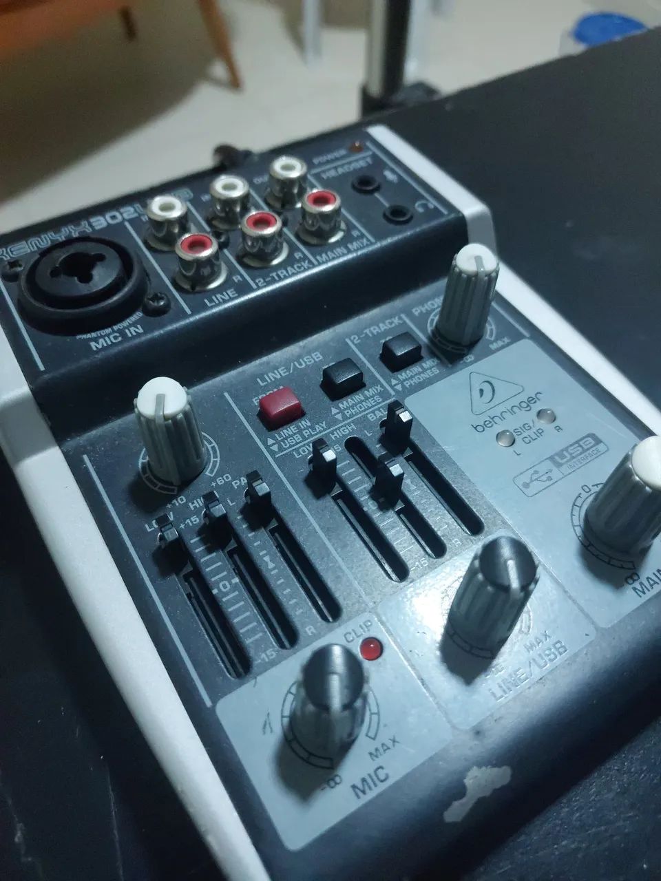 Interface de áudio Behringer Xenyx302USB 