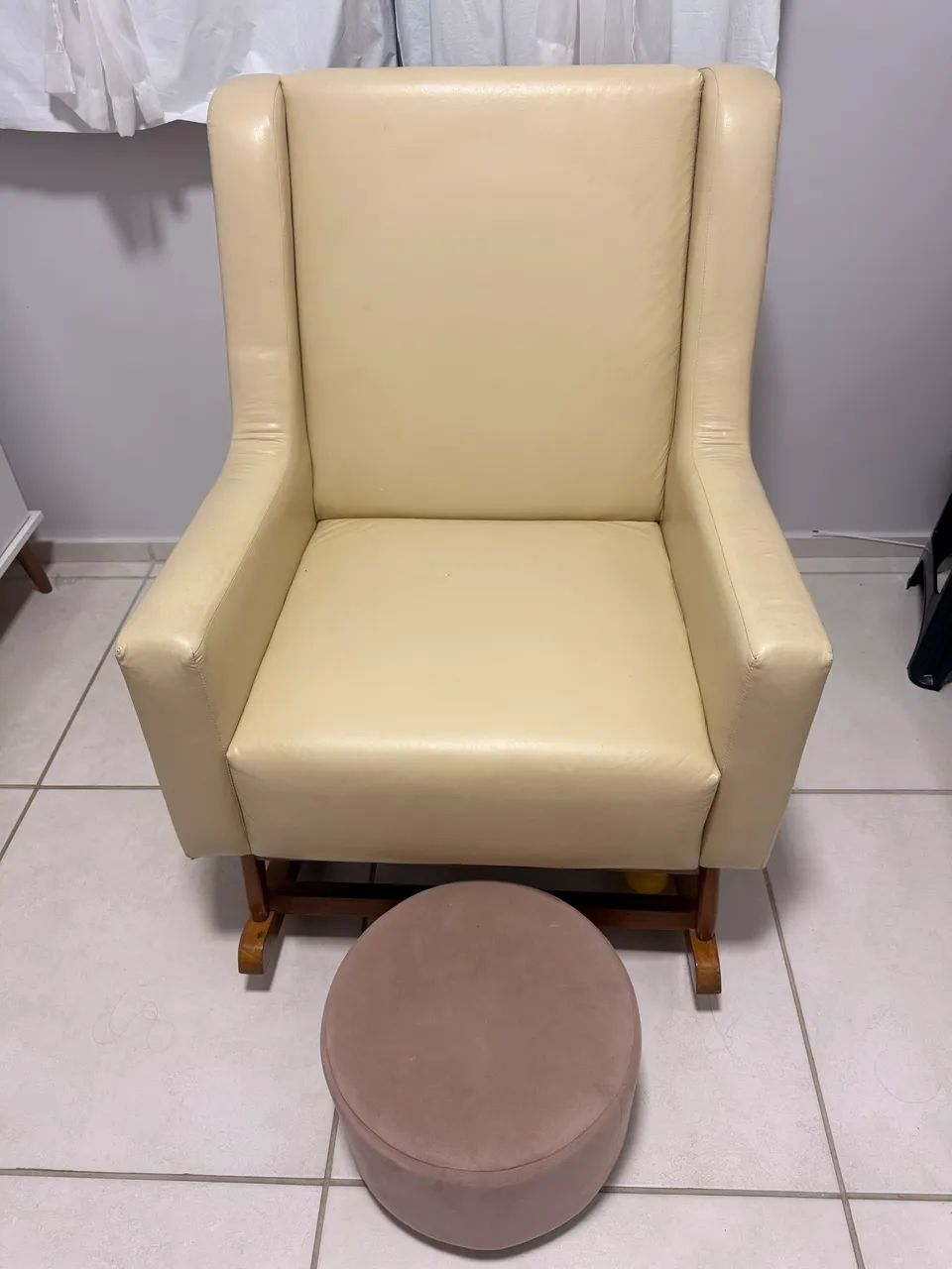 Cadeira Amamentação + puff 