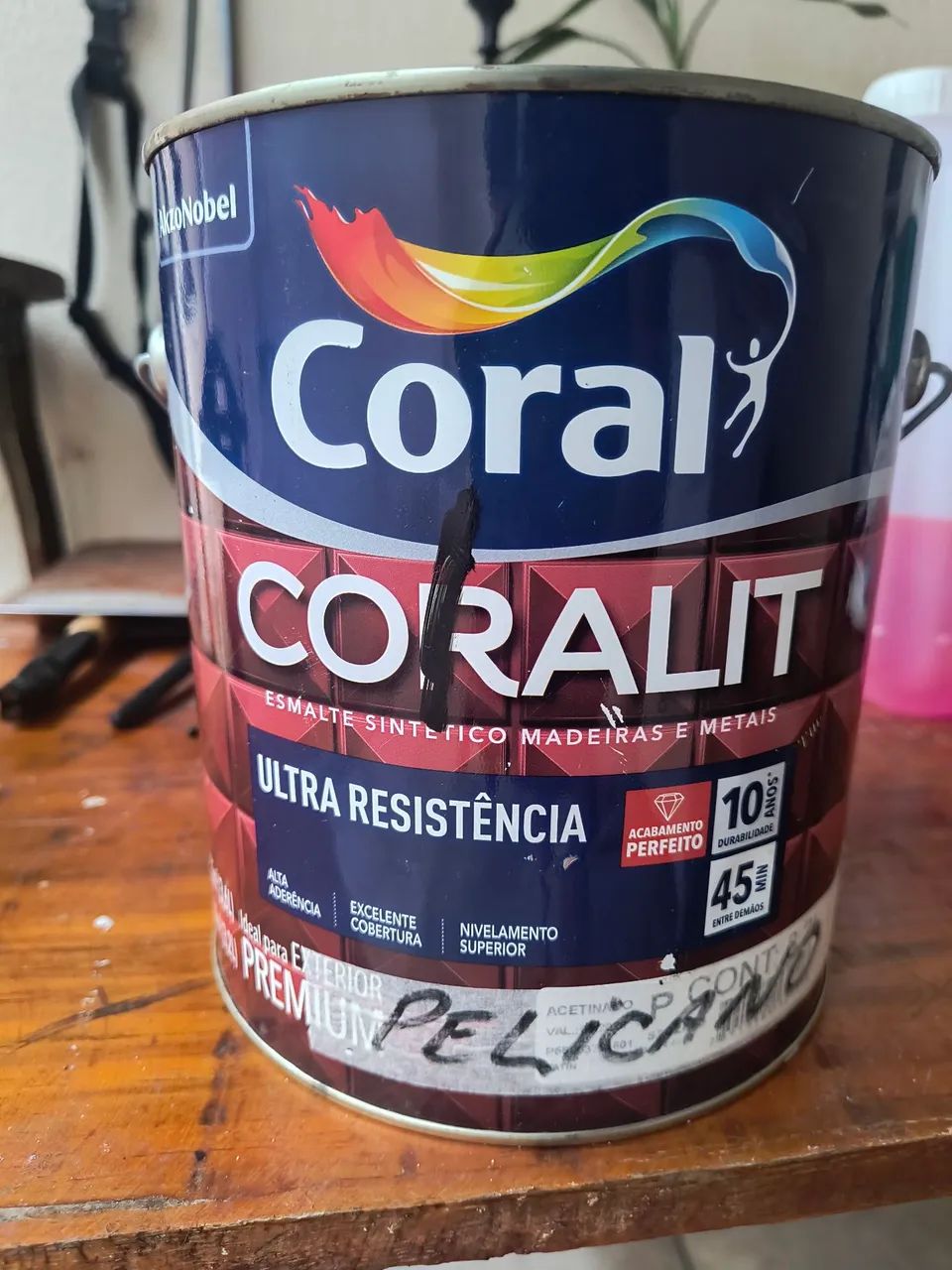 Vende-se se tinta nova lacrada 