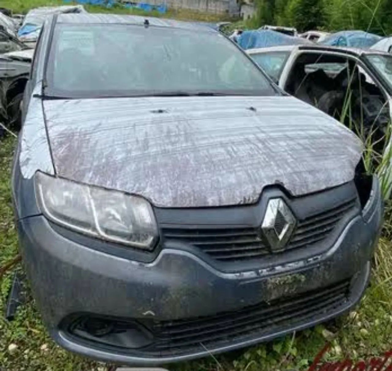 Renault Logan 2010 e Renault Logan 2014