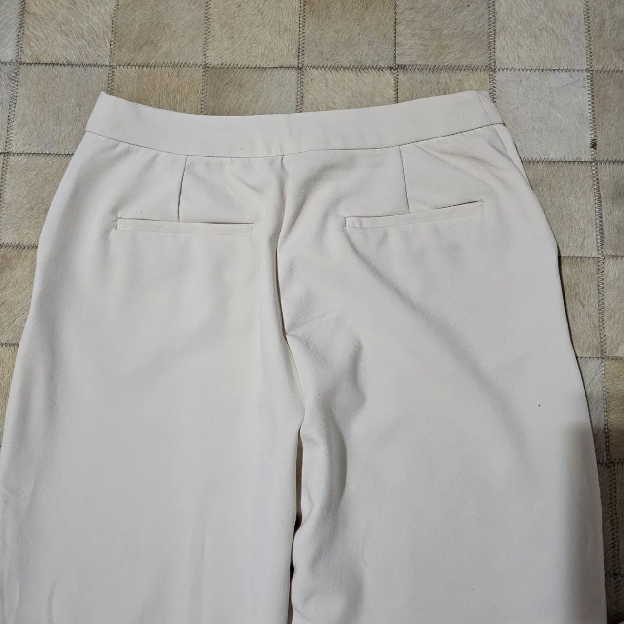 Calça tecido off white shoulder - Foto 4
