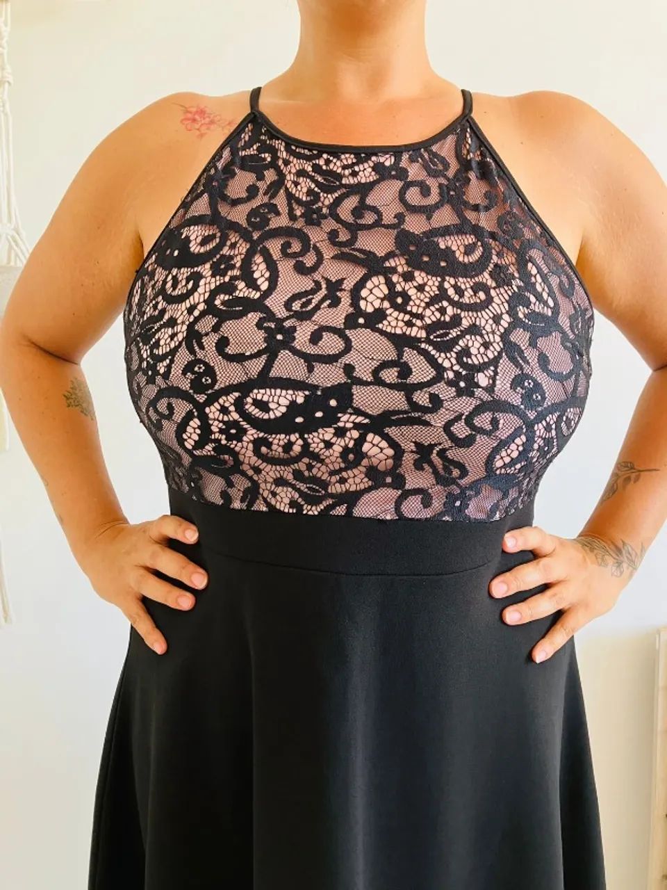 VESTIDO PRETO DE RENDA - Foto 2