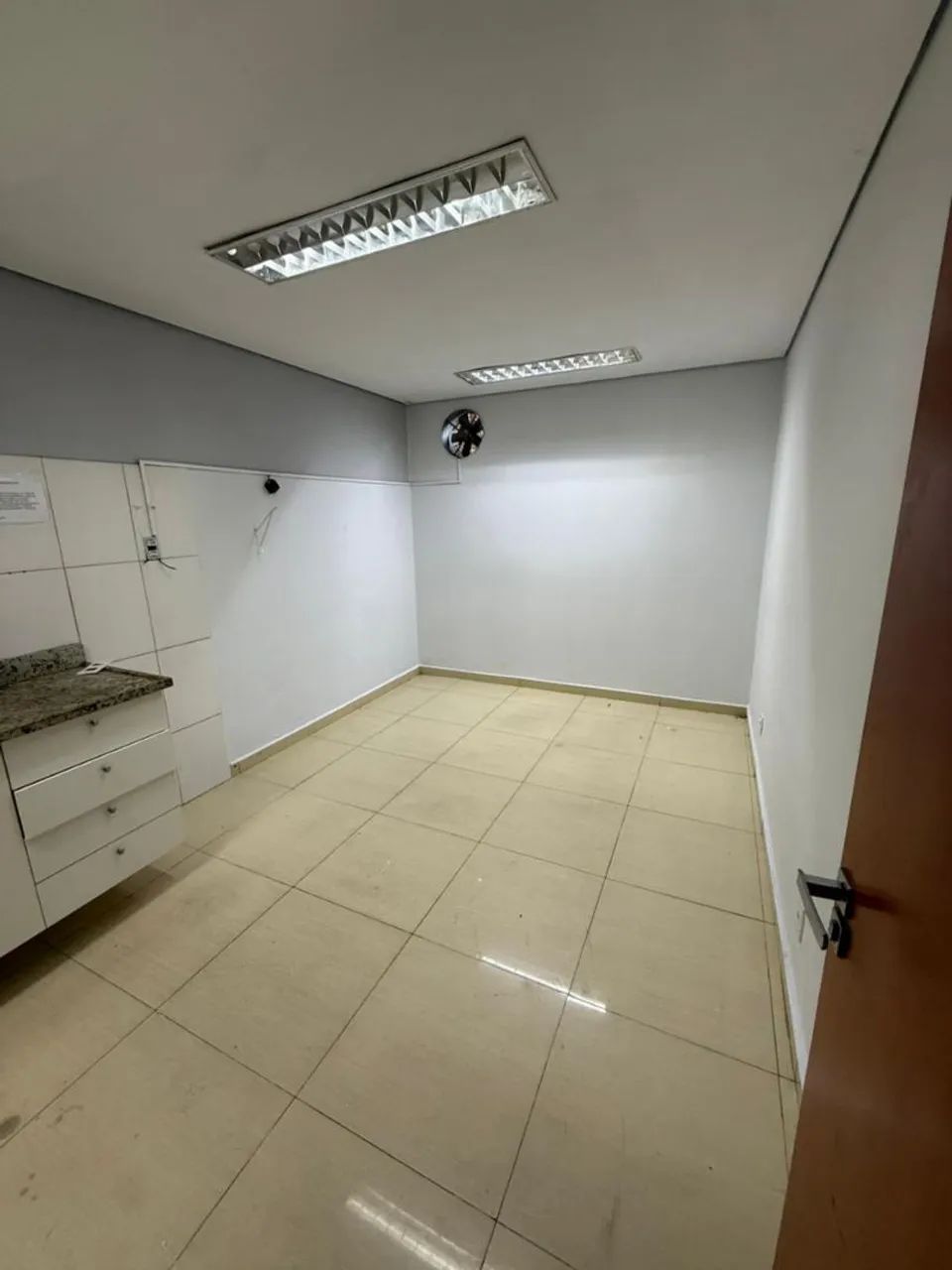 SALA COMERCIAL EM CENTRO COMERCIAL - VIEIRALVES  - Foto 4