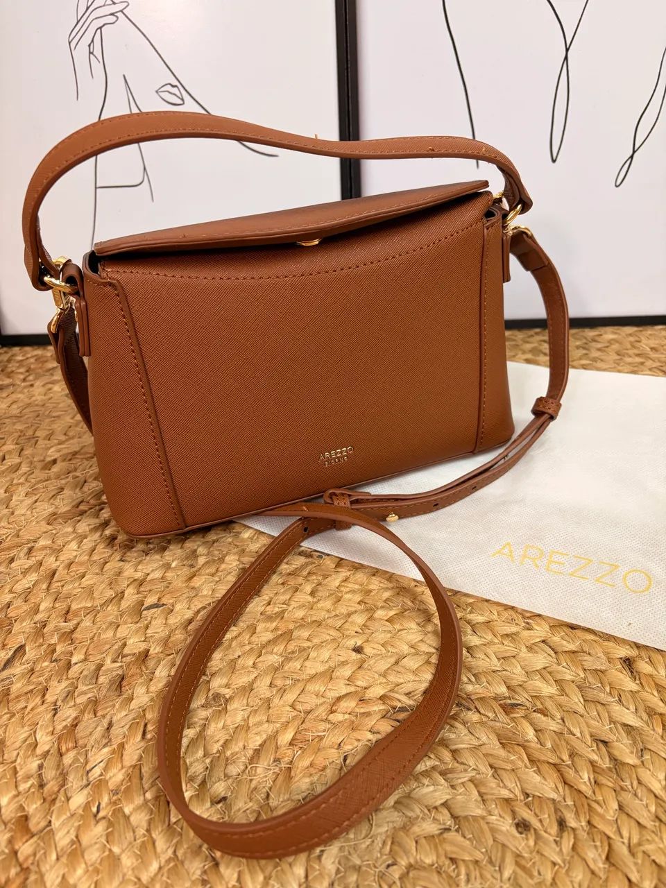 Bolsa tiracolo marrom média Arezzo (nova)