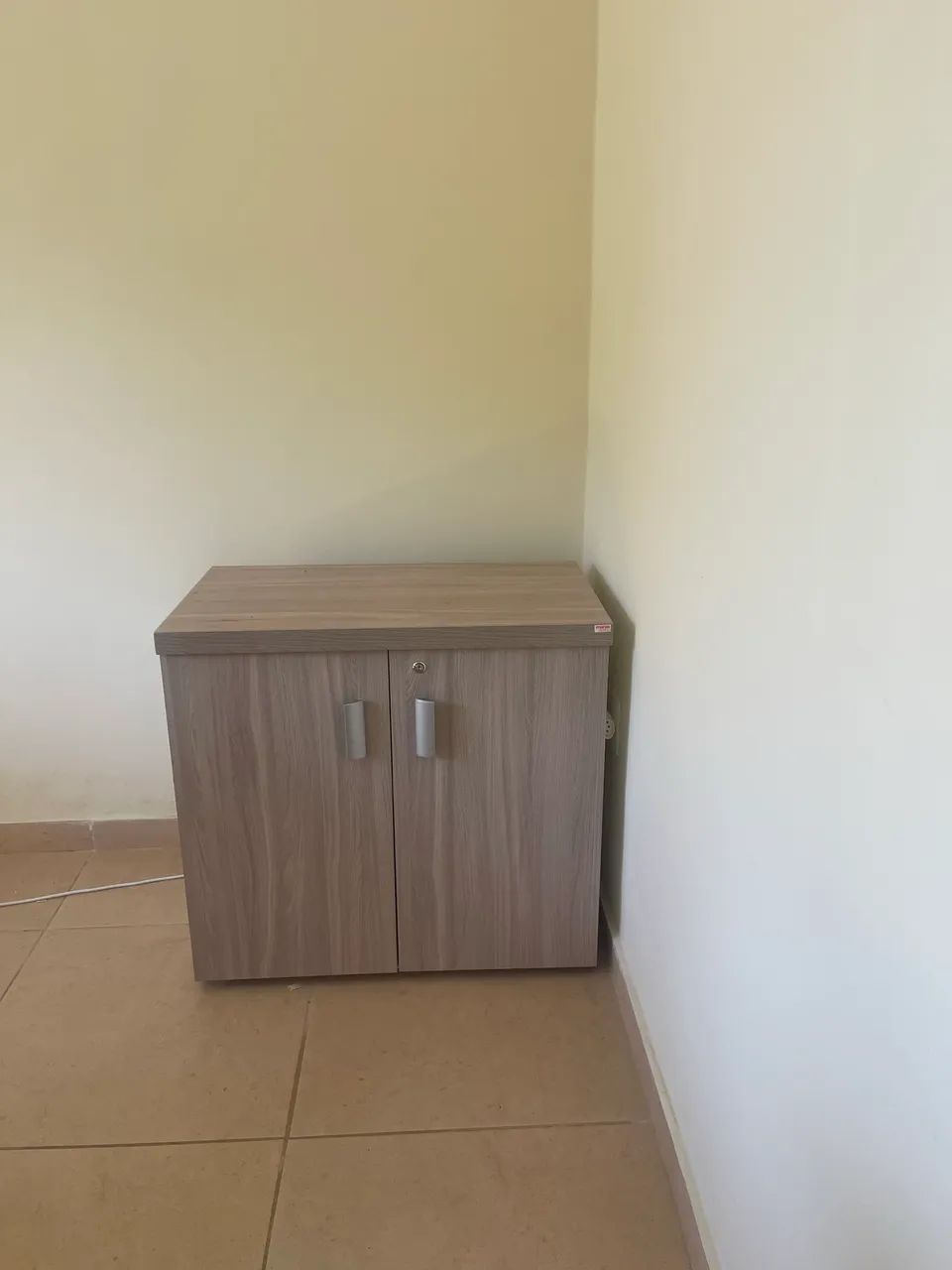 Mesa para escritório com armário auxiliar  - Foto 3