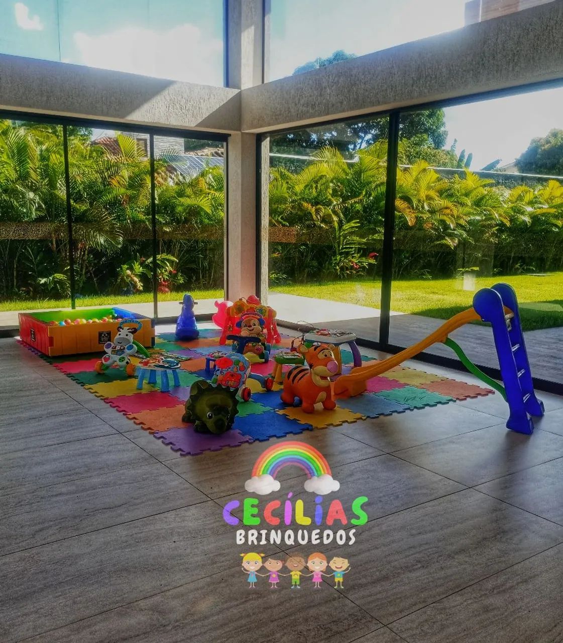 Piscina de bolinhas Pandinha e Girafinha e infláveis. - Foto 2