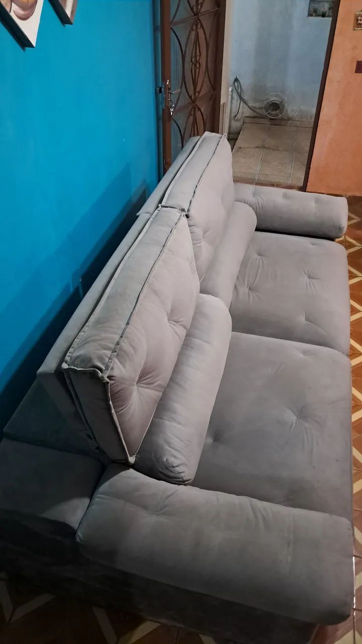 Sofá retratil suede cinza 2,60m - Foto 2