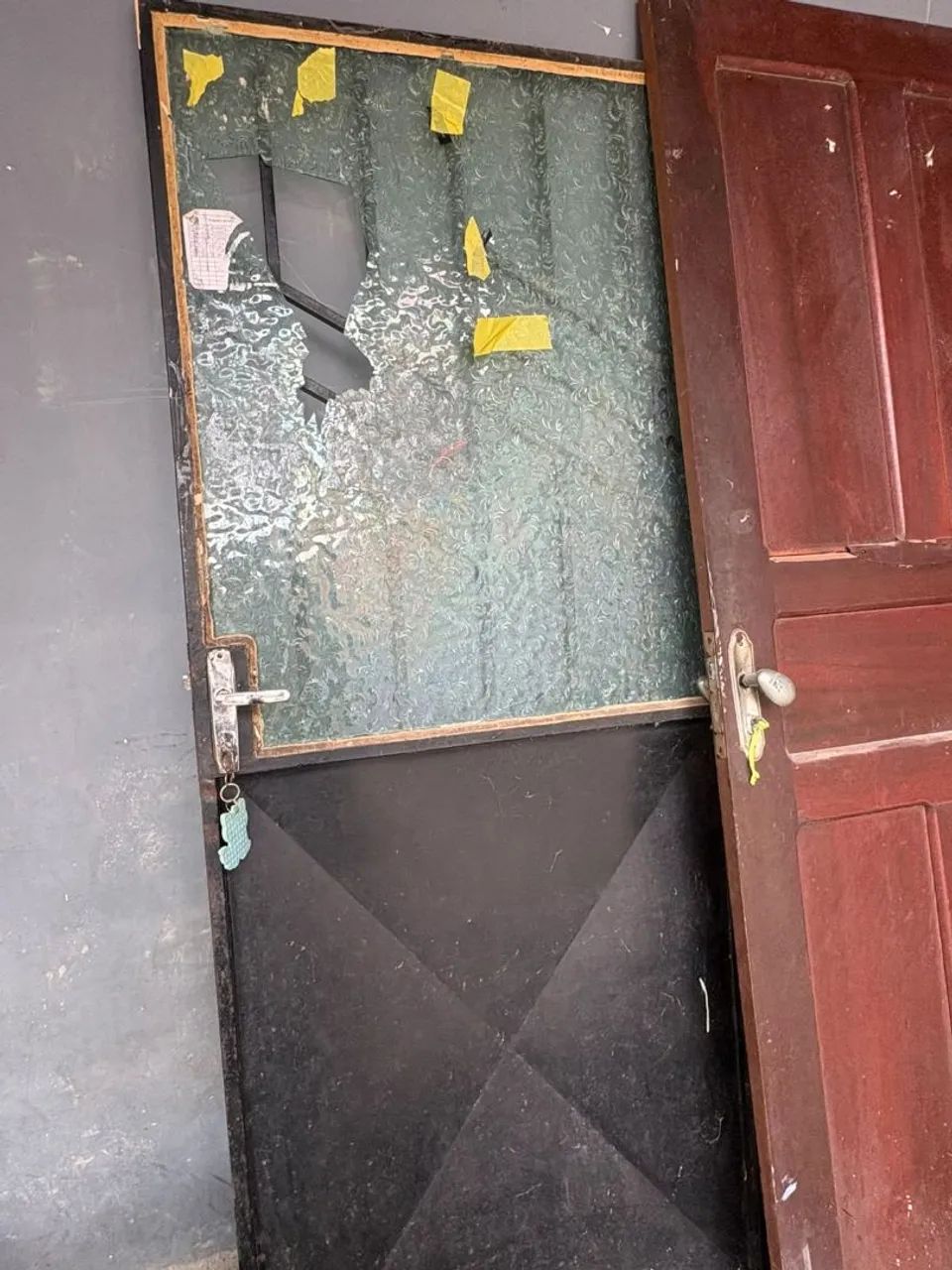 Vende-se porta