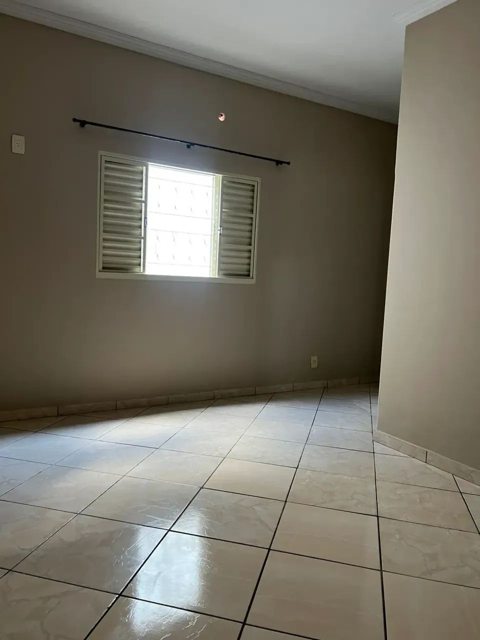 Linda Casa e um Ponto Comercial - Foto 5