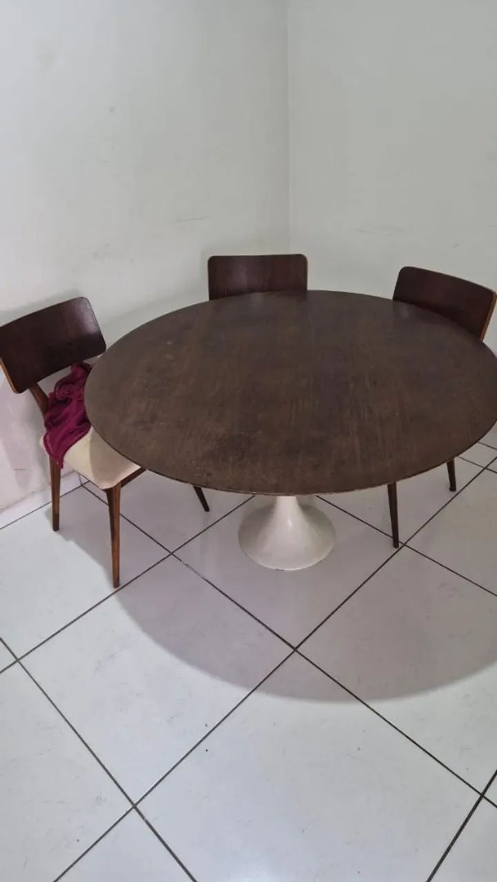 Mesa redonda de Madeira