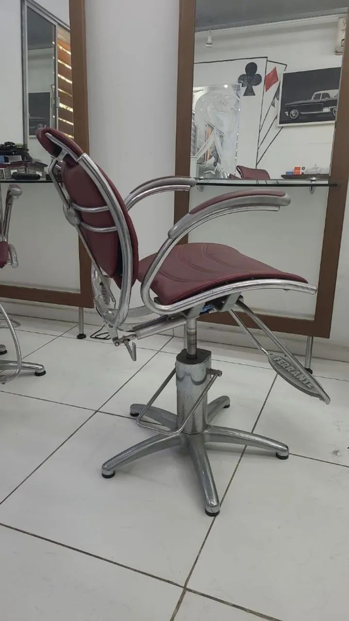  Cadeira e aparador Ferrante 