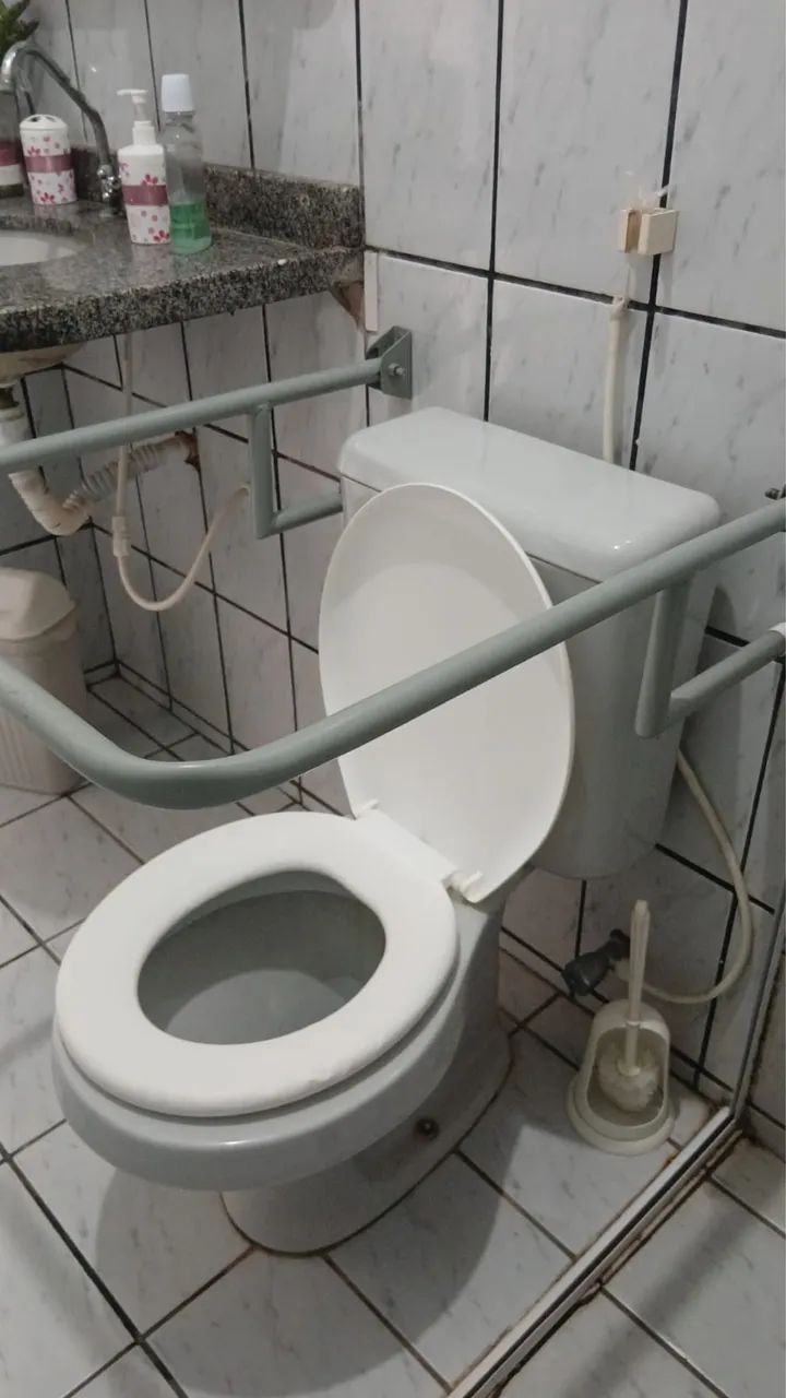 Barra Articulada de Apoio para Vaso Sanitário