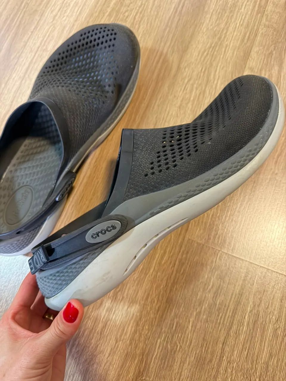 Crocs literide 360 preto  - Foto 3