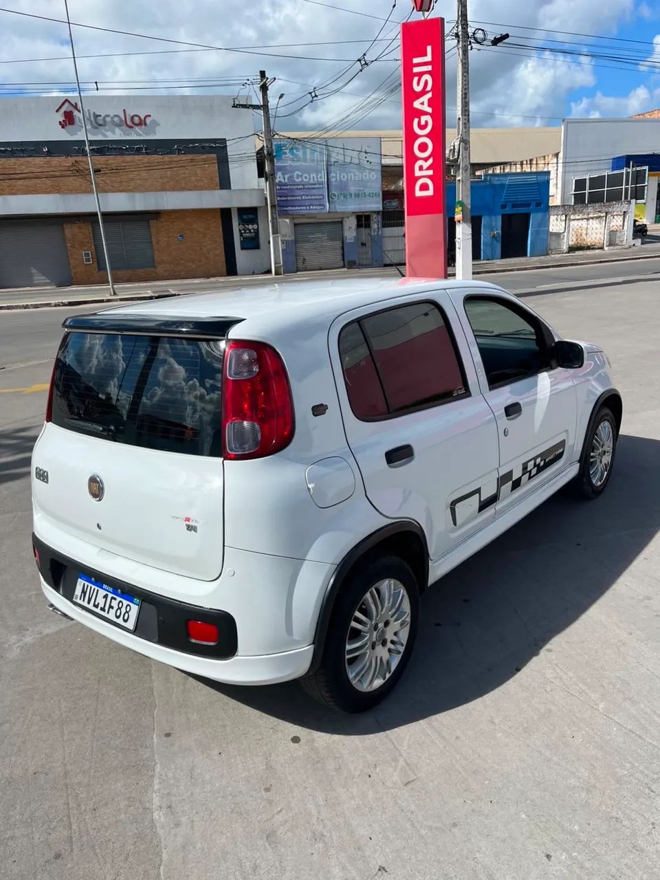 Fiat Uno Sporting 1.4 EVO Fire Flex 8V 4P 2012 - Foto 2