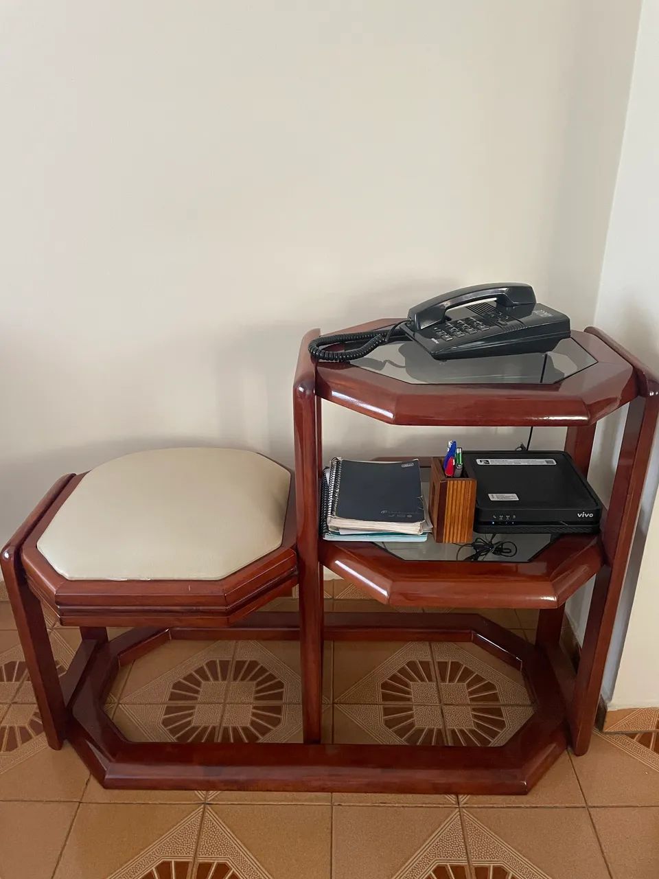 Vendo mesa com cadeira para escritório 
