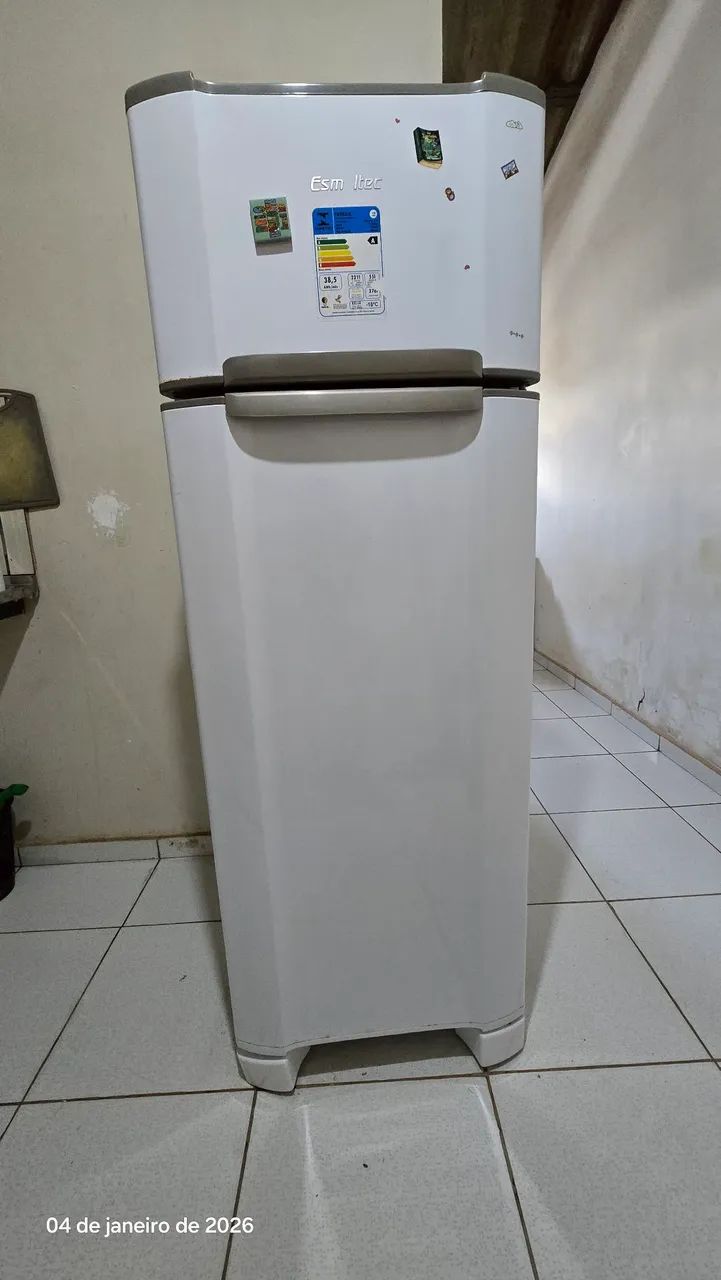 Geladeira Esmaltec Duplex - Conservada e Funcionando Perfeitamente