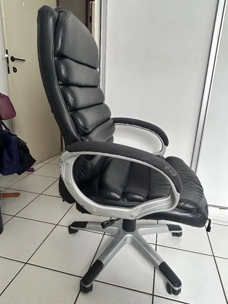 Cadeira de Escritório Presidente - Rivatti - Foto 3