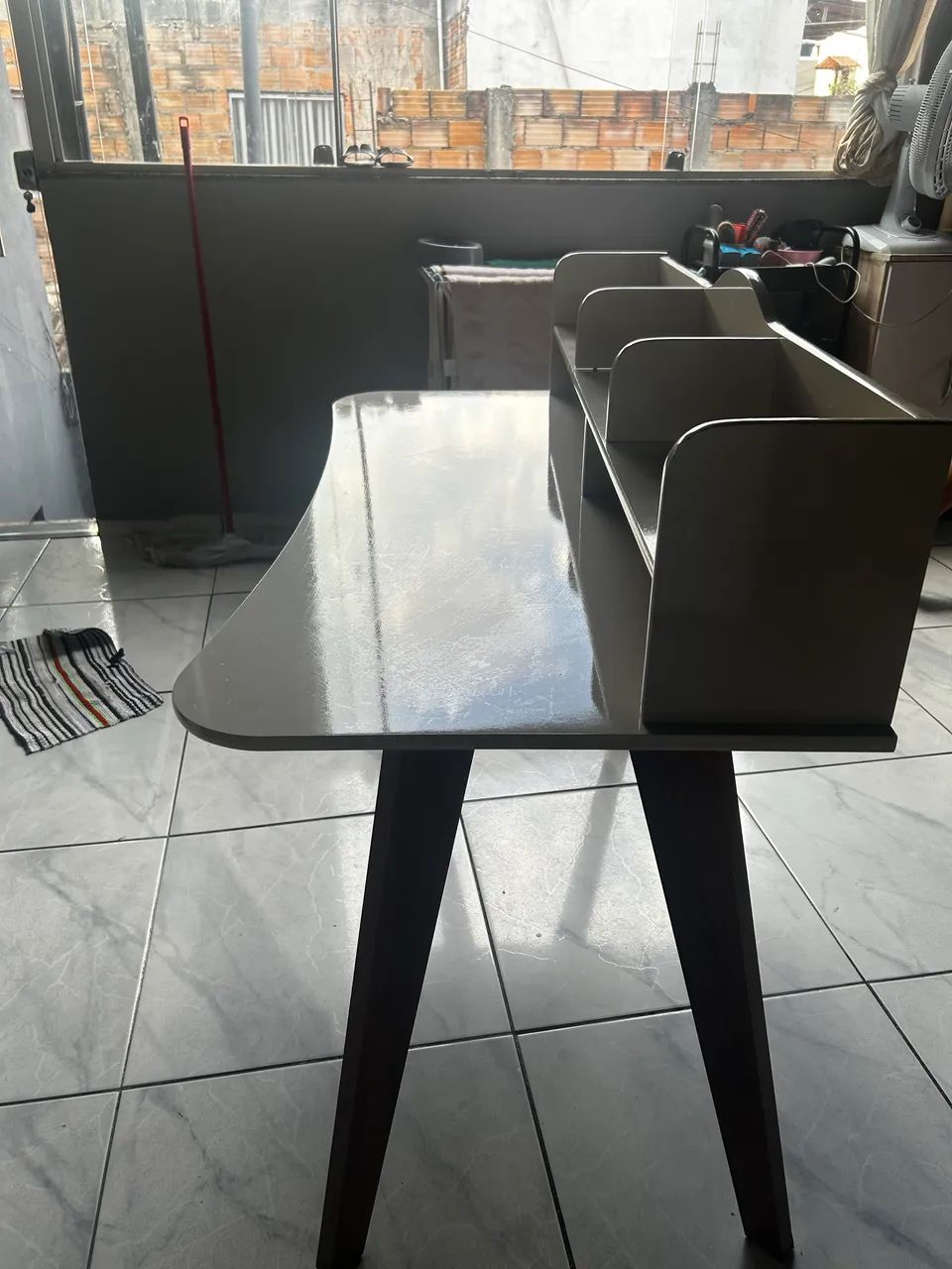 Mesa de escritório/estudo com nichos - Foto 3