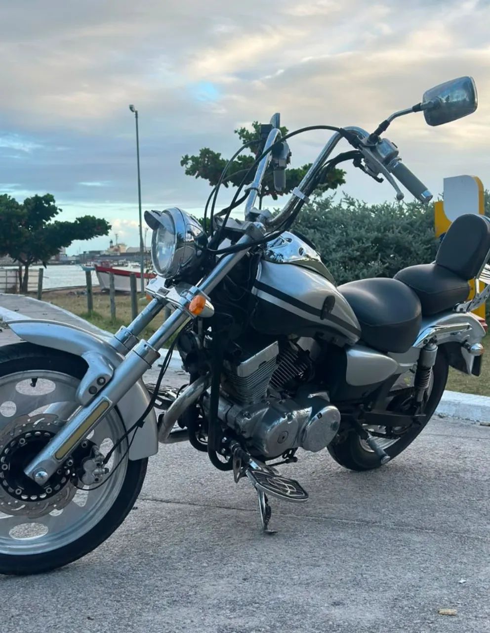 Vendo moto Custon 