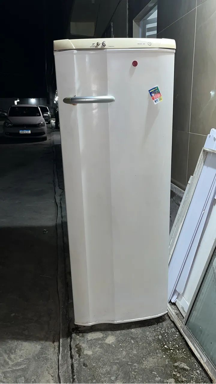 Vendo geladeira 