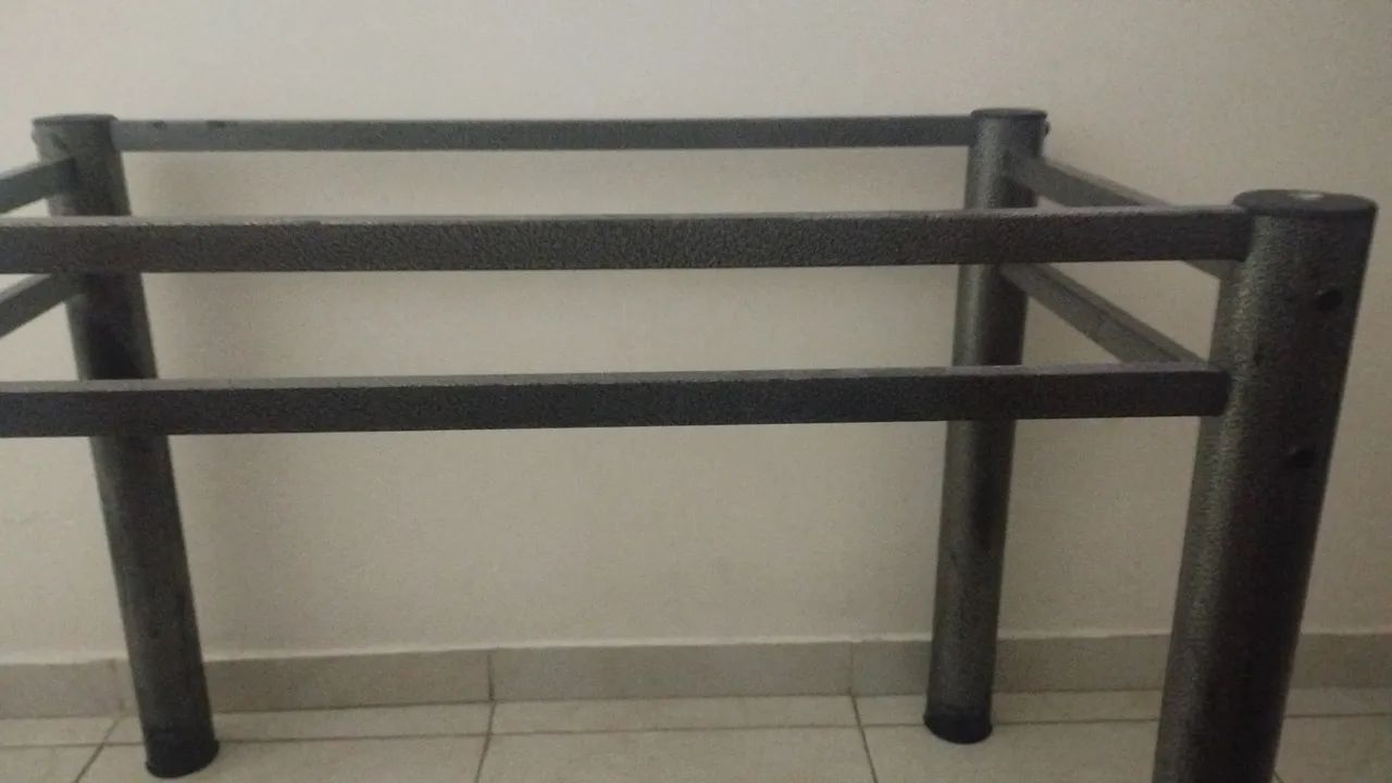 Mesa de mármore preta sem as cadeiras  - Foto 2