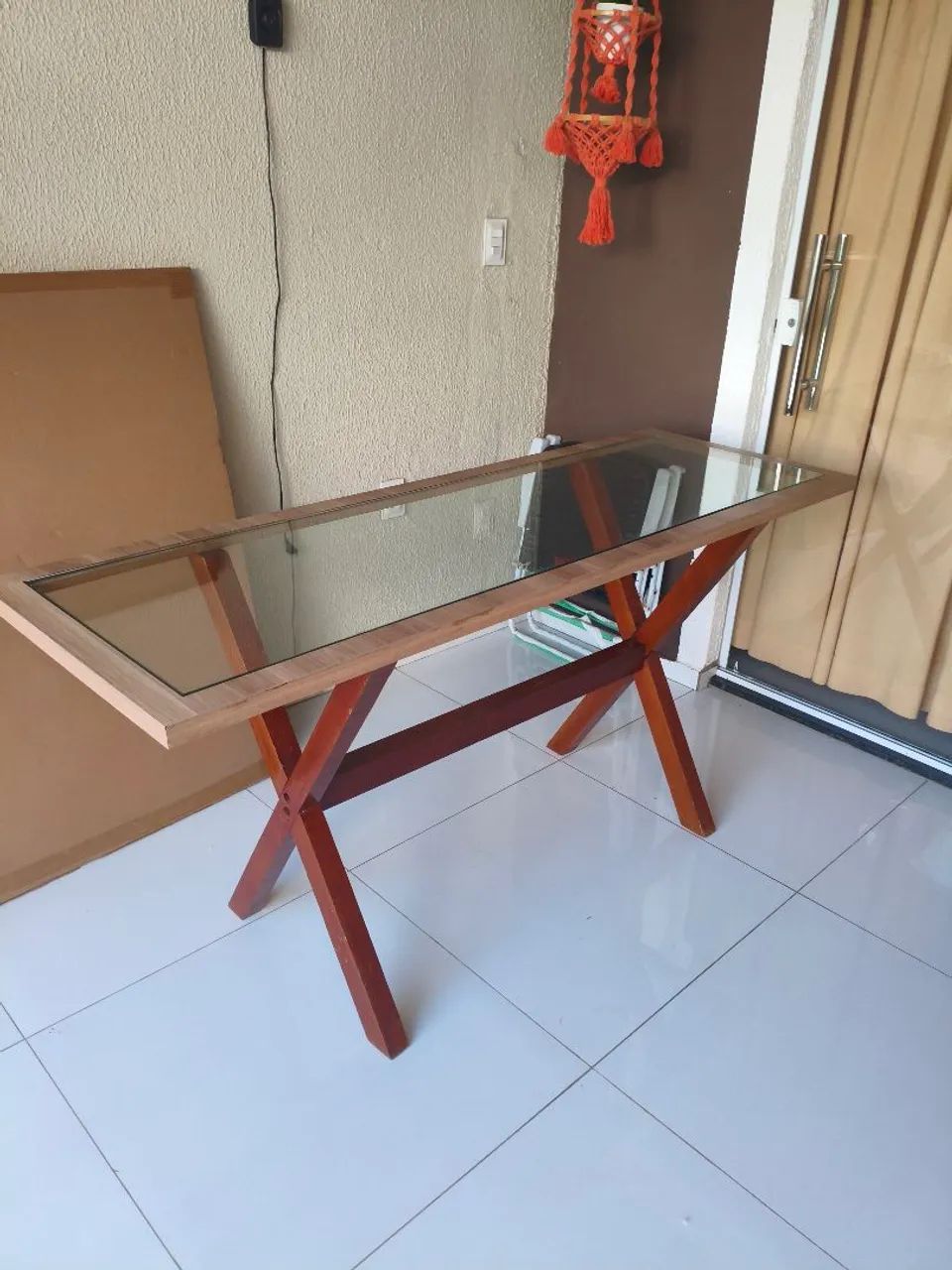 Vendo mesa rústica, madeira com vidro  - Foto 2