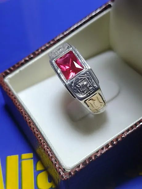 Anel de Formatura Prata 950 de Lei Todos os Cursos Símbolos de Ouro 18 Kilates - Foto 4