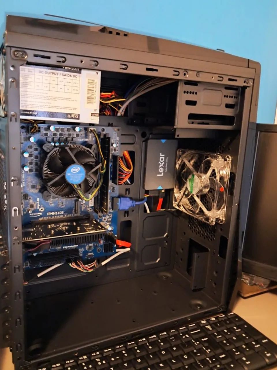 Computador PC para estudos, trabalho e jogos