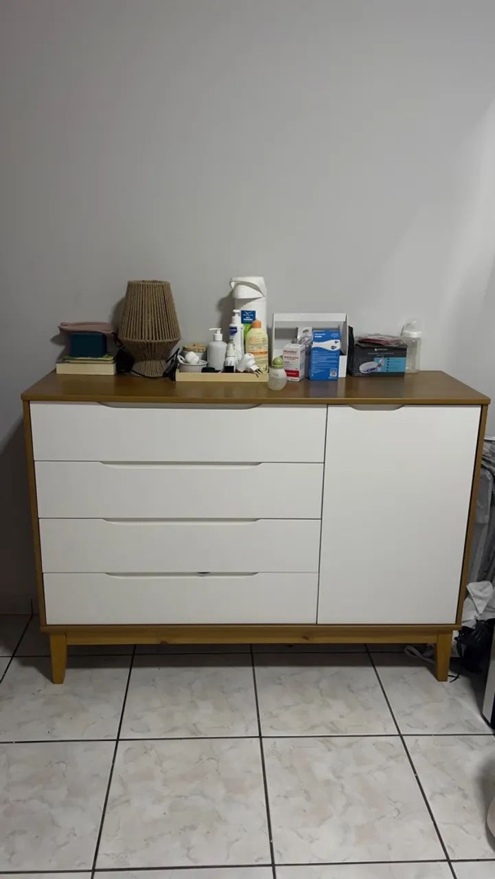 Guarda roupa e cômoda de bebê 