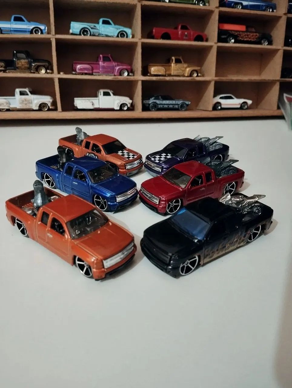 Lote de Chevrolet Silverado com Moto na Caçamba