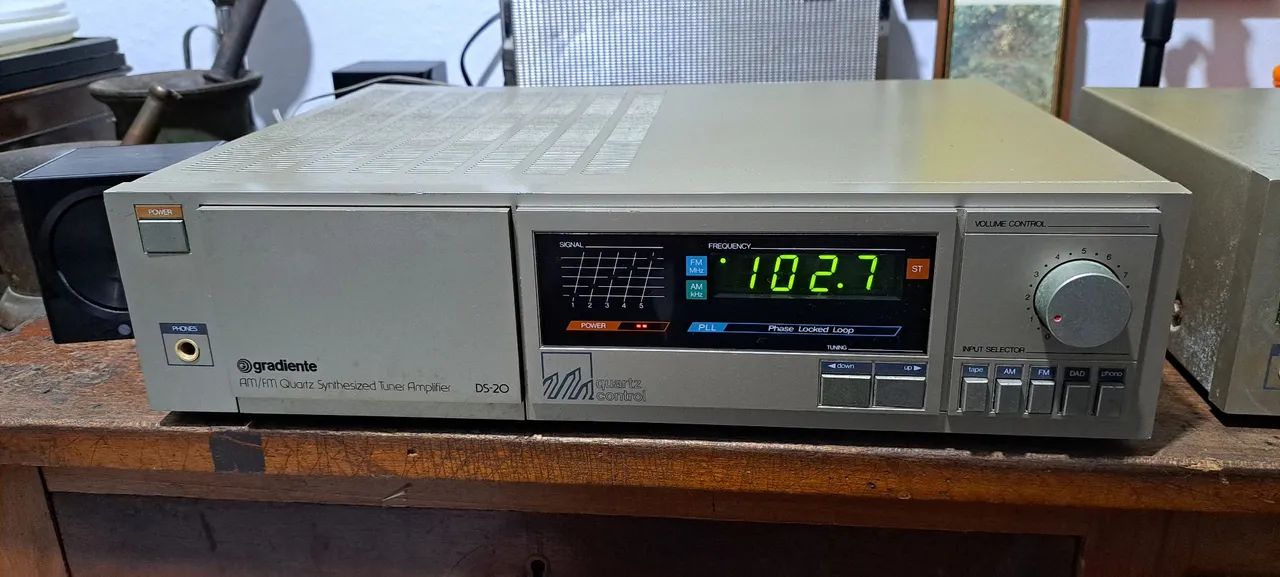 Gradiente DS-20 AM/FM Quartz Synthesized Tuner Amplifier - Foto 2