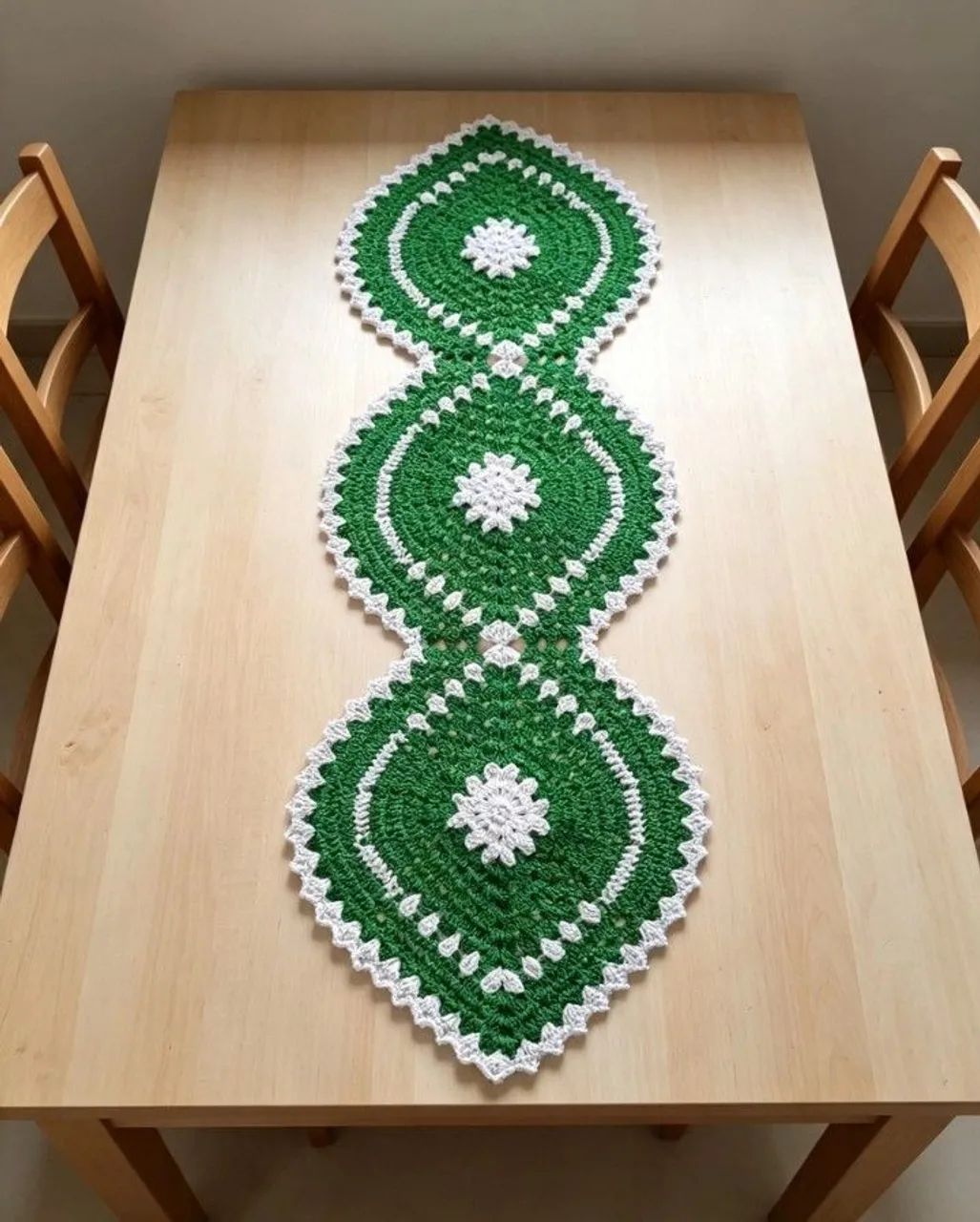 Trilho de mesa em croché 