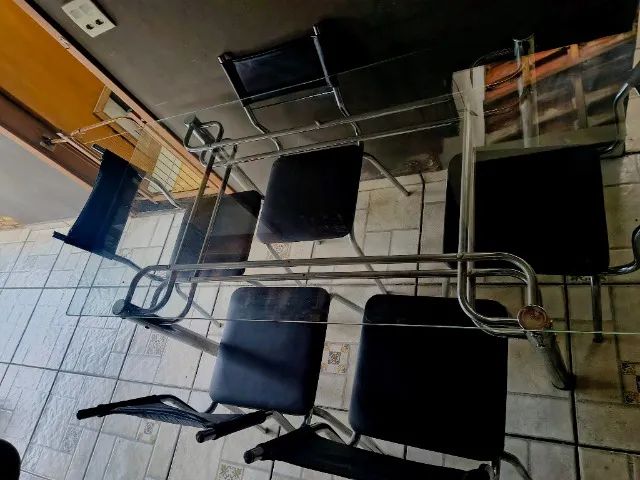 Mesa com tampo de vidro com 6 cadeiras medida de 1,60m - Foto 3
