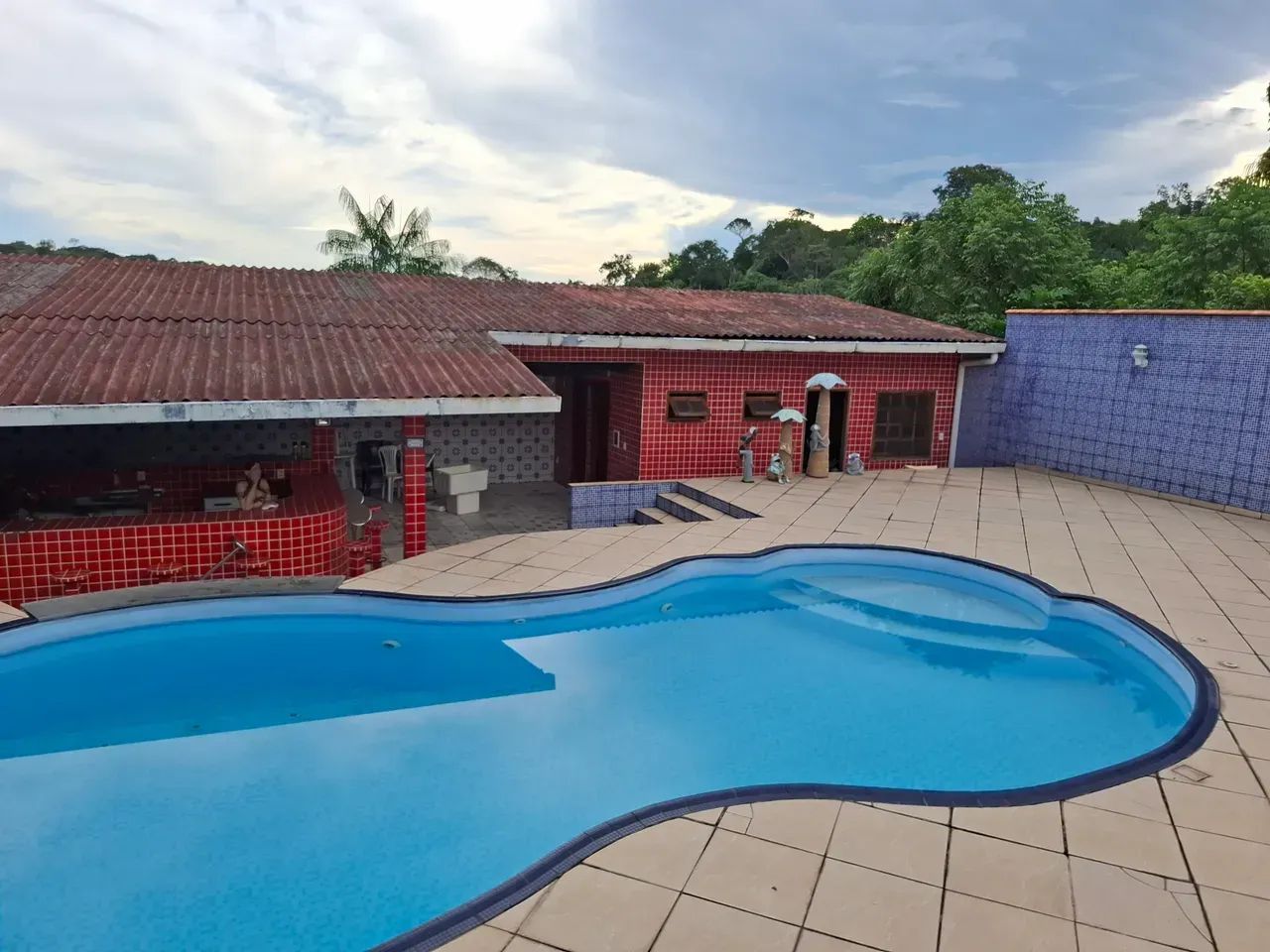 Casa Térrea com Piscina em Terreno de 600m² no Tarumã